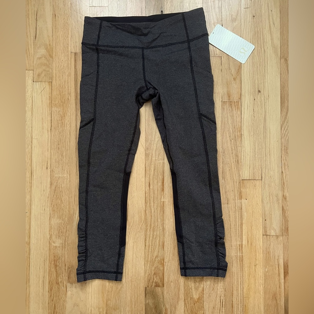 NWT Lululemon Speed Crop Size 8